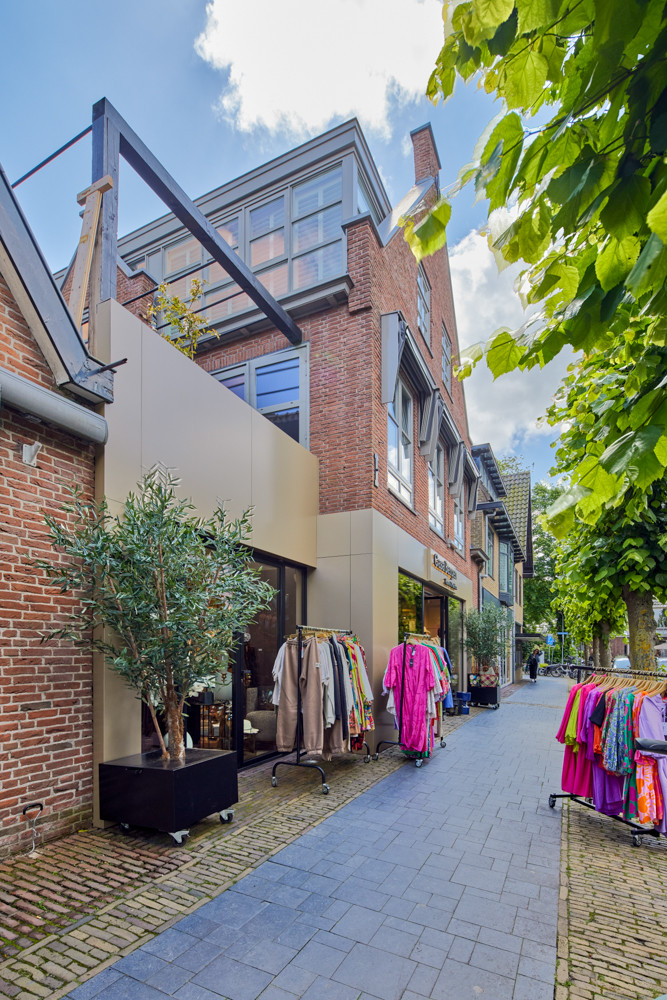 Modernisering en uitbreiding van winkels en appartement